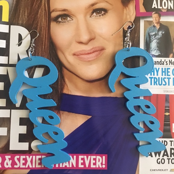 👑🆕 Queen Earrings 🆕👑 - Picture 4 of 4